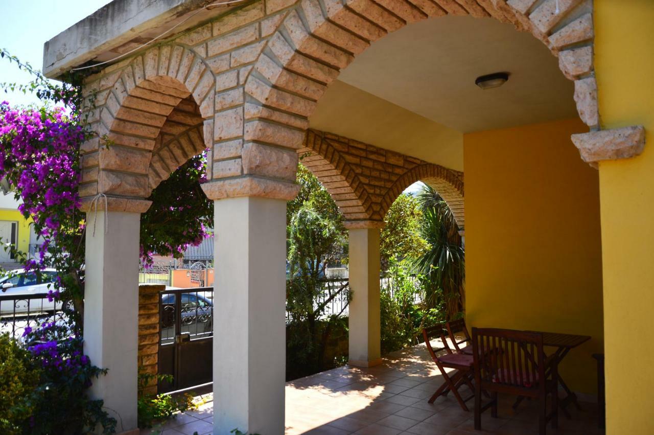Appartamenti Villa Elisa Боза Екстериор снимка